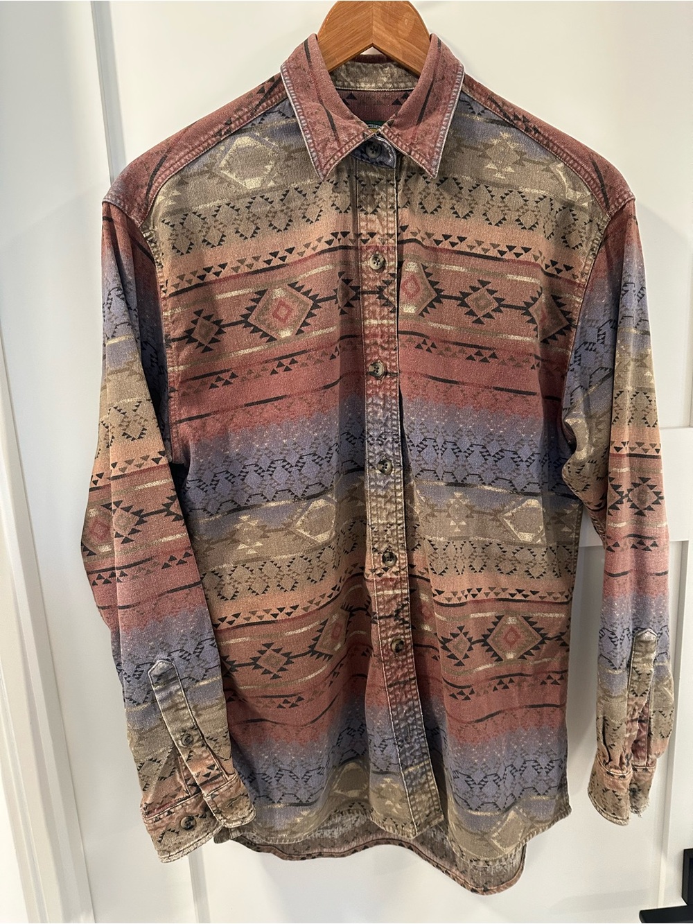 Vtg. 80’s Cabela's Woman’s SOFT Chamois Shirt Size Small. Aztec Geometric Print.